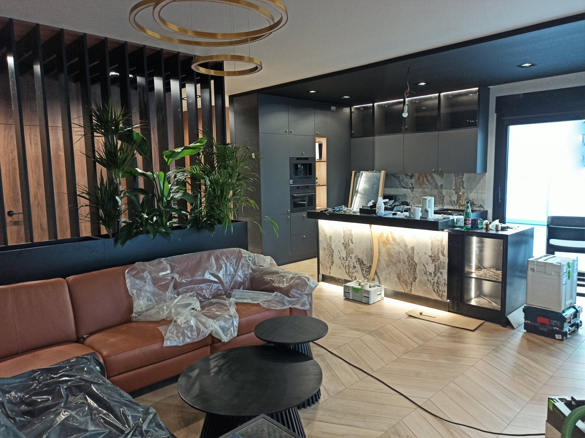 Jasny apartament z błękitnym akcentem